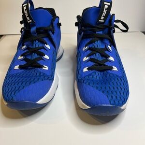 Nike Lebron Witness, Basketball Shoes Men's Sneakers, Size 9 [BOX, NO LID]